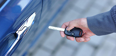 安龙李文锁城开锁公司汽车钥匙锁在车里了怎么办？如何开汽车锁