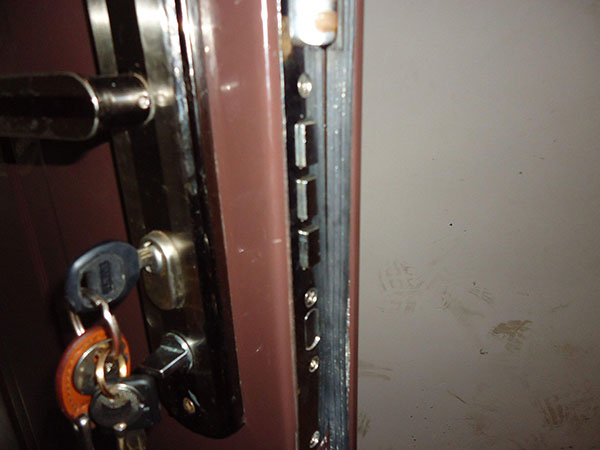 安龙李文锁城开锁公司防盗门换锁芯注意事项